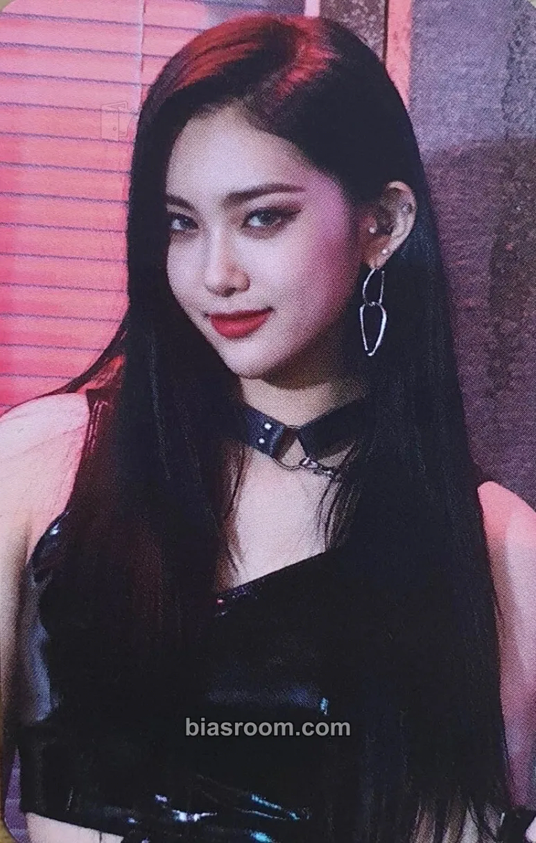 Aisha -77.82X-78.29 Photocard - EVERGLOW - EVERGLOW K-pop photocard