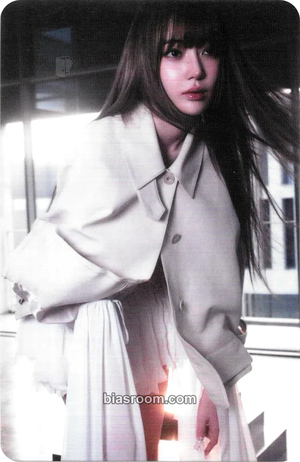 Sakura HOT Photocard - LE SSERAFIM - LE SSERAFIM K-pop photocard