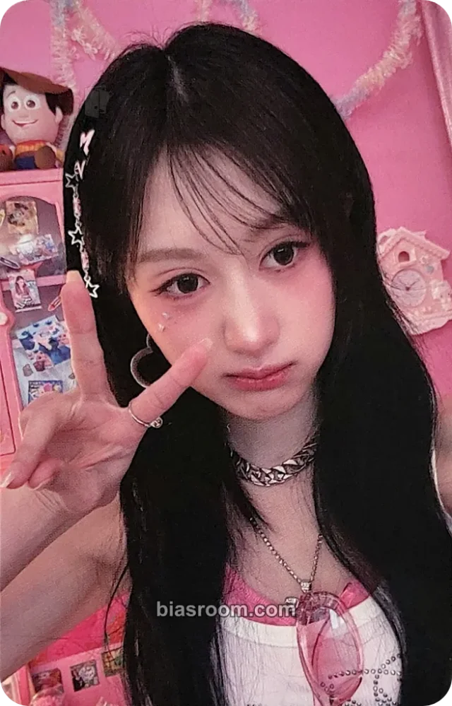 LOVEONE - Chaei - Drama Queen Album album photocard pink version