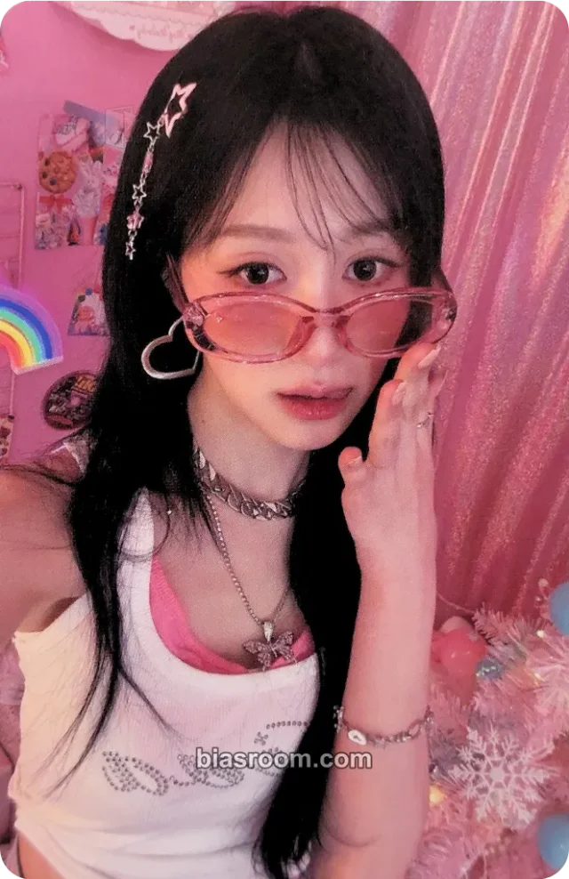 LOVEONE - Chaei - Drama Queen Album album photocard pink version