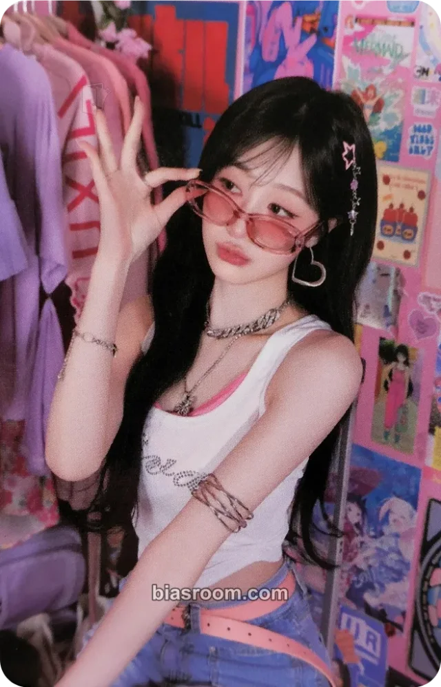 LOVEONE - Chaei - Drama Queen Album album photocard photocard set pink version