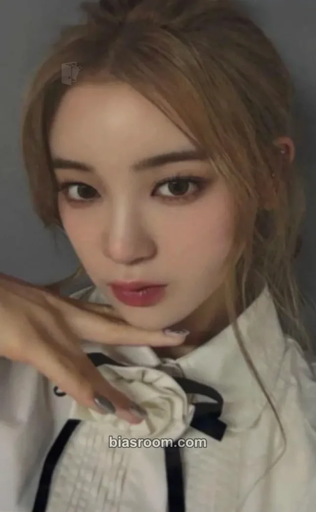ME:I - Miu  - WHO I AM  Album album photocard