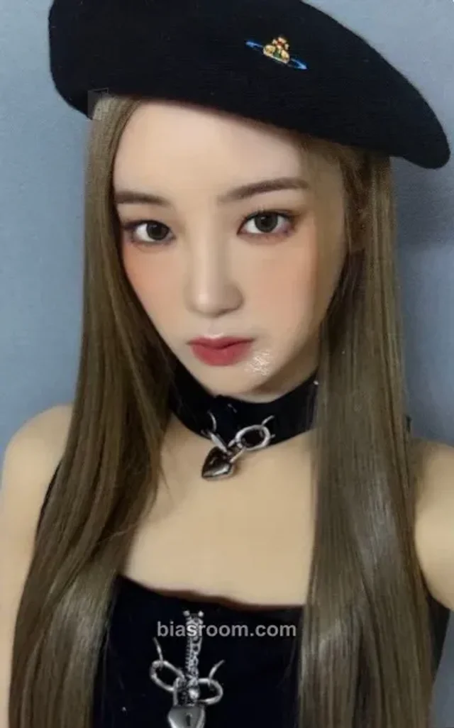 ME:I - Miu  - WHO I AM  Album album photocard
