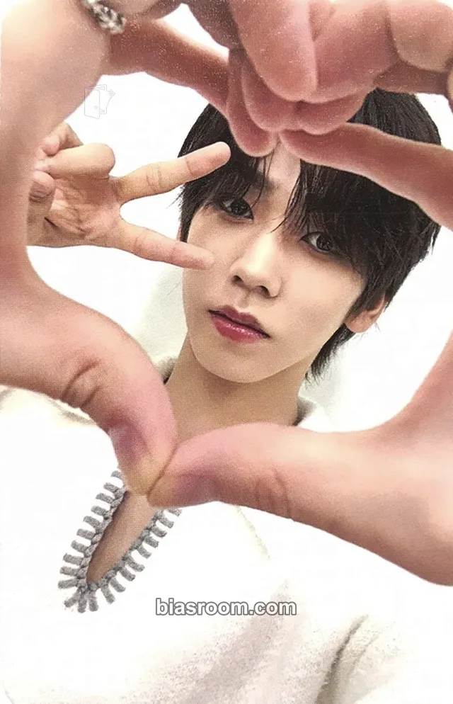 Haemin Leggo Photocard - 8TURN - 8TURN K-pop photocard