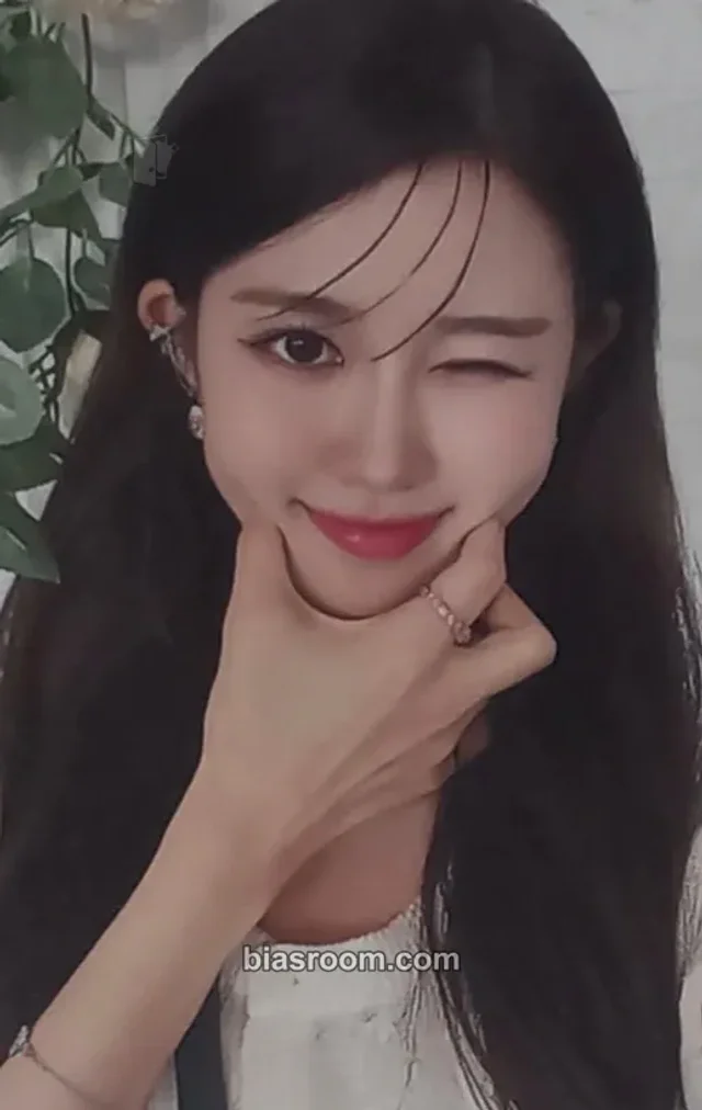 ILY:1 - Ara - New Chapter Album mymusictaste (mmt) video call (fancall)