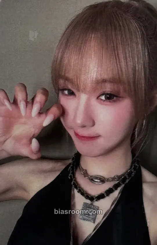 Nana Unframed Photocard - WOOAH - WOOAH K-pop photocard
