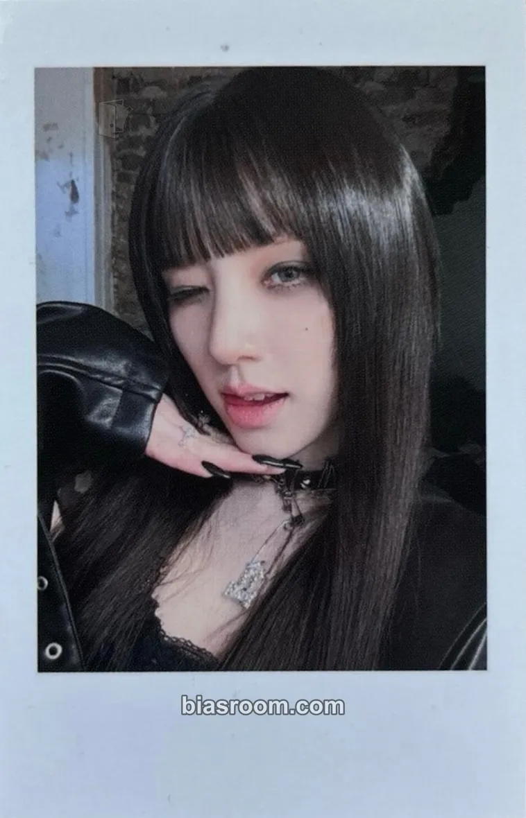 HeeJin Club Icarus Photocard - ARTMS - ARTMS K-pop photocard