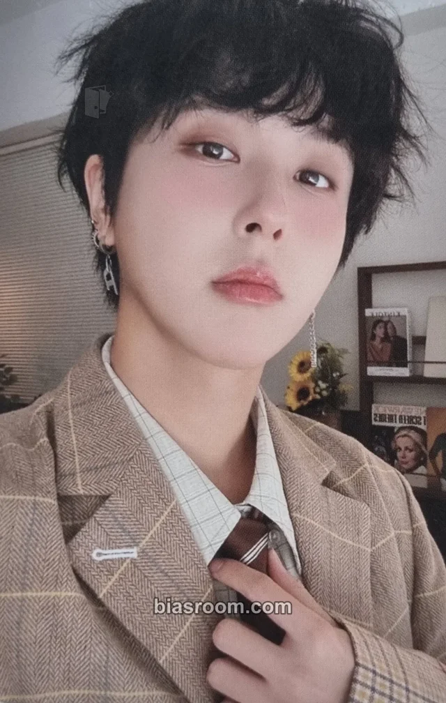 ONEWE - Giuk - Season's Greetings 2025 The Hide Out of Youth Other photocard set season's greetings