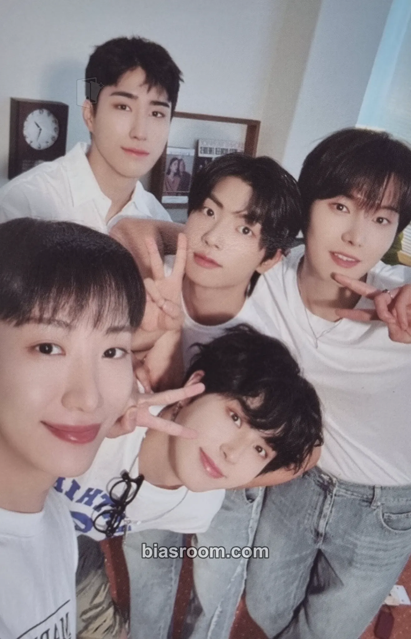 Season's Greetings 2025 The Hide Out of Youth Photocard - ONEWE - ONEWE K-pop photocard