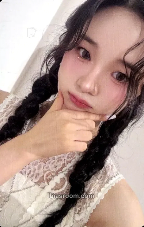 Gaeun RISE Photocard - MADEIN – MADEIN K-Pop-Photocard