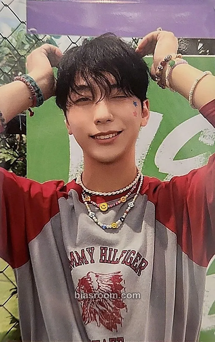Gunil THE XCAPE Photocard - Xdinary Heroes - Xdinary Heroes K-pop photocard