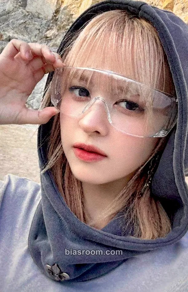 Lily Fe3O4: BREAK Photocard - NMIXX - NMIXX K-pop photocard