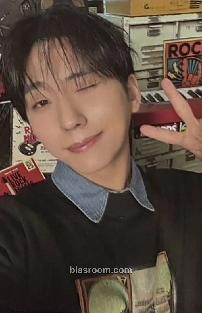 Gunil Official Fanclub 2nd Generation Photocard - Xdinary Heroes - Xdinary Heroes K-pop photocard