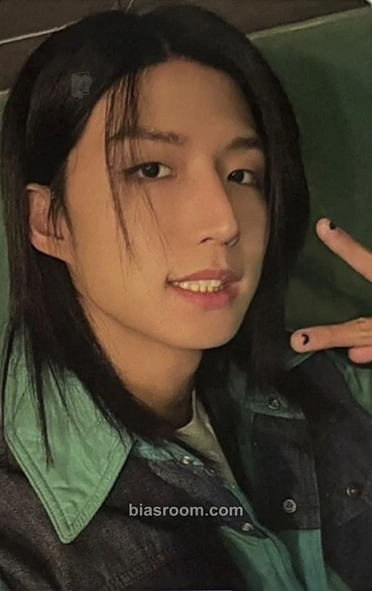 Jun Han Official Fanclub 2nd Generation Photocard - Xdinary Heroes - Xdinary Heroes K-pop photocard