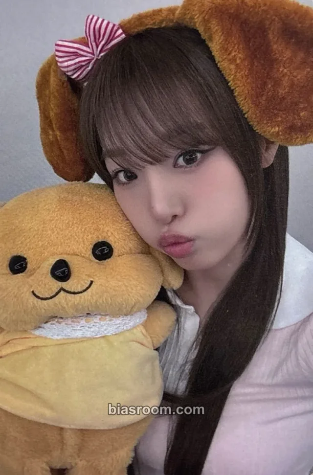 Yena - Yena - Blooming Wings Album counting stars round 2