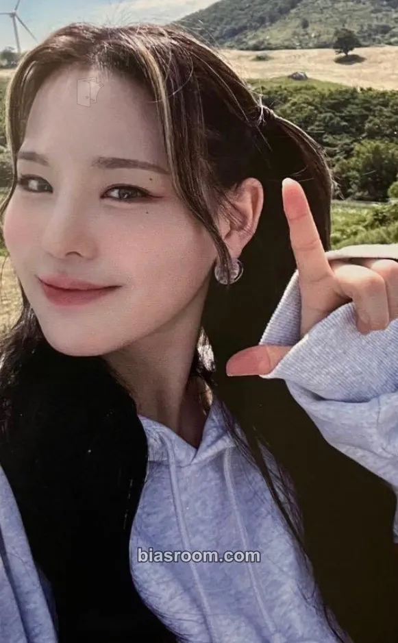 Mako Press Play Photocard - NiziU - NiziU K-pop photocard
