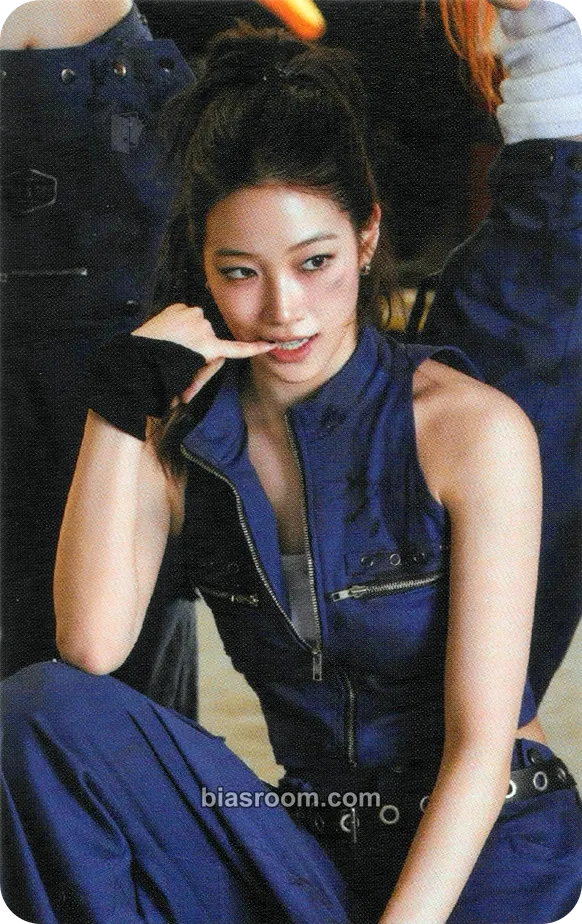 Kazuha SPAGHETTI Photocard - LE SSERAFIM - LE SSERAFIM K-pop photocard