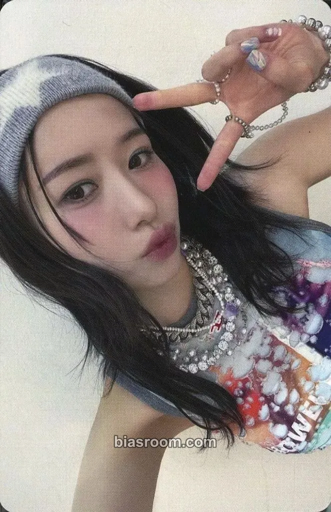 Momona Hi-Five Photocard - ME:I - ME:I K-pop photocard