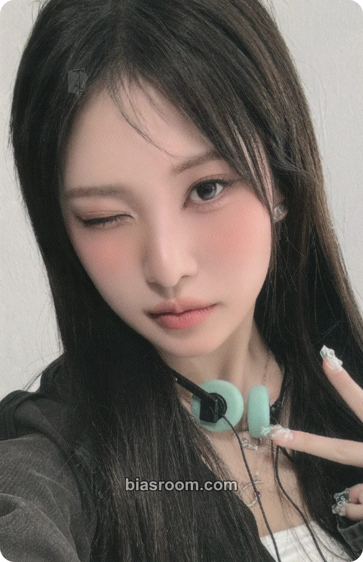 Liv Glow Up Photocard - RESCENE - RESCENE K-pop photocard