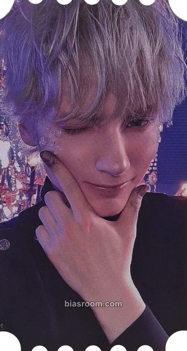 Huening Kai Starkissed Photocard - TOMORROW X TOGETHER - TOMORROW X TOGETHER K-pop photocard