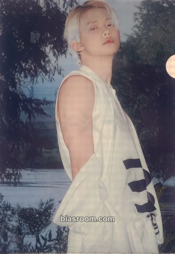 Yeonjun Starkissed Photocard - TOMORROW X TOGETHER - TOMORROW X TOGETHER K-pop photocard
