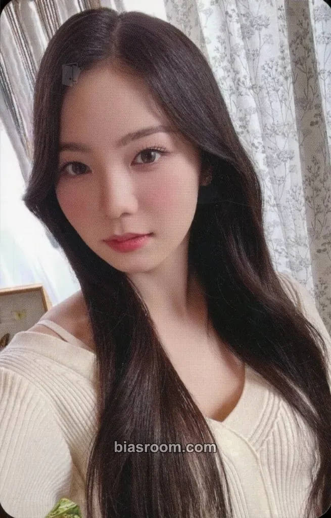 Ayaka Press Play Photocard - NiziU - NiziU K-pop photocard