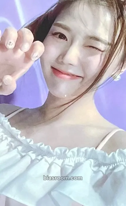 Hyojung Golden Hourglass Photocard - OH MY GIRL - OH MY GIRL K-pop photocard