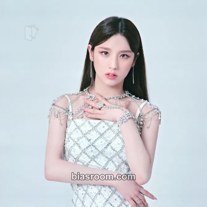 HeeJin LOONA 1st World Tour: LOONATHEWORLD Photocard - LOONA - LOONA K-pop photocard