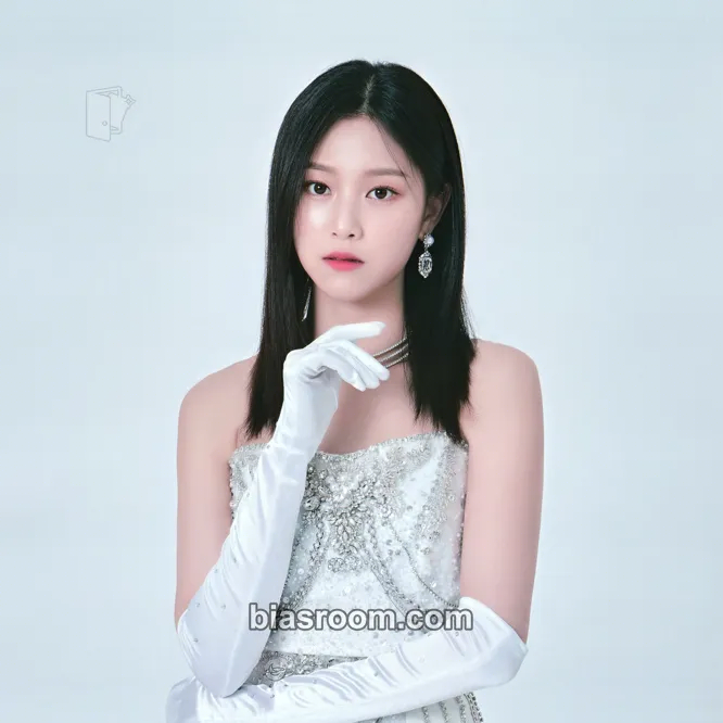 HyunJin LOONA 1st World Tour: LOONATHEWORLD Photocard - LOONA - LOONA K-pop photocard