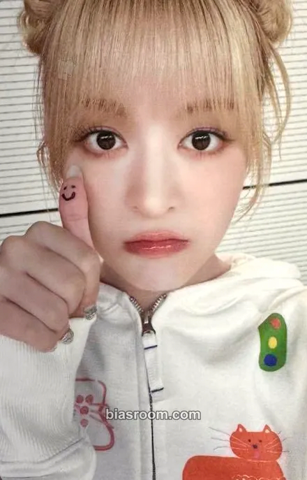 Lily Fe3O4: BREAK Photocard - NMIXX - NMIXX K-pop photocard