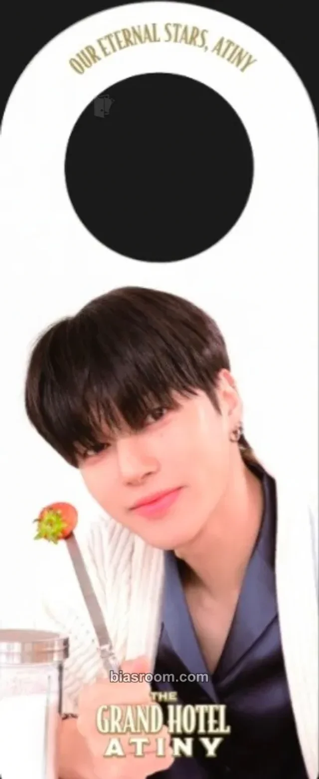 ATEEZ - Wooyoung - 6th Atiny Membership kit - The Grand Hotel Atiny Other door hanger double-sided
