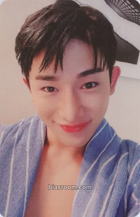 Wonho Blue Letter Photocard - Wonho K-pop photocard