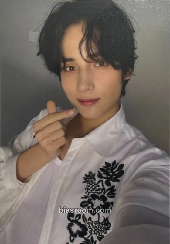 Huening Kai Act: Sweet Mirage Photocard - TOMORROW X TOGETHER - TOMORROW X TOGETHER K-pop photocard