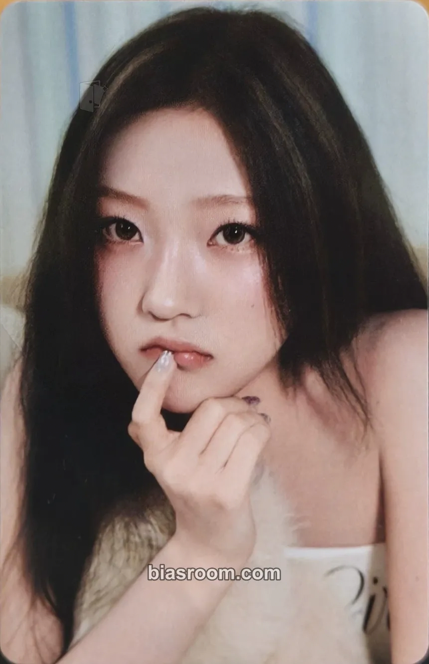 Stella FOCUS Photocard - Hearts2Hearts - Hearts2Hearts K-pop photocard