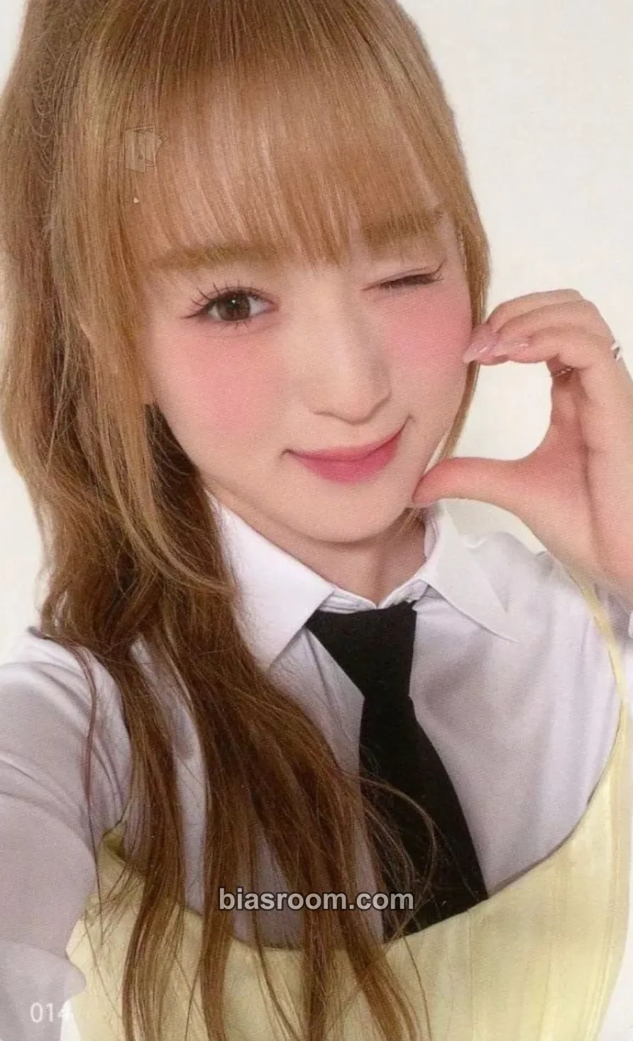 Suzu 2024 ME:ICONIC Hi-SUMMER Photocard - ME:I - ME:I K-pop photocard