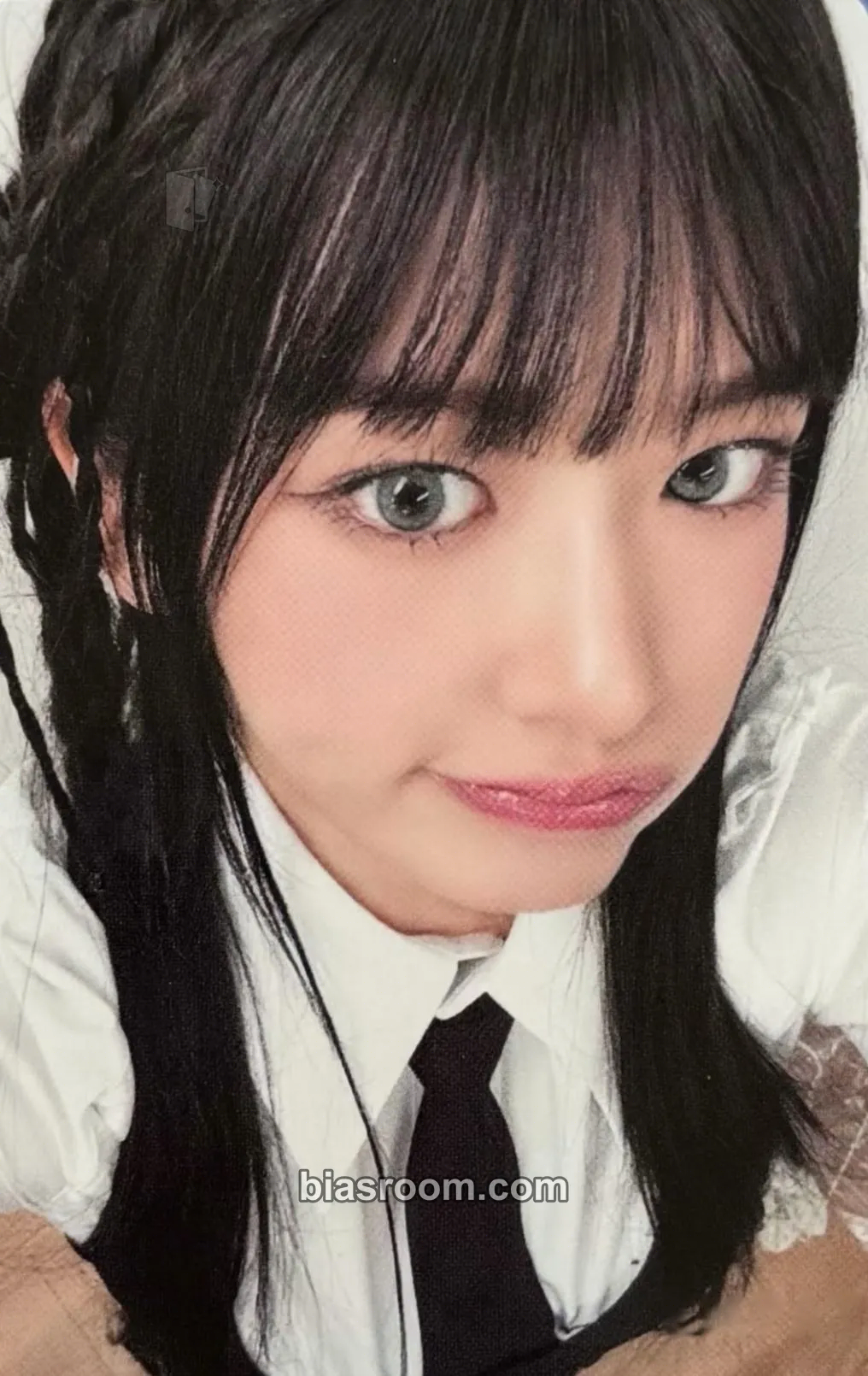 Yujin REVIVE+ Photocard - IVE - IVE K-pop photocard
