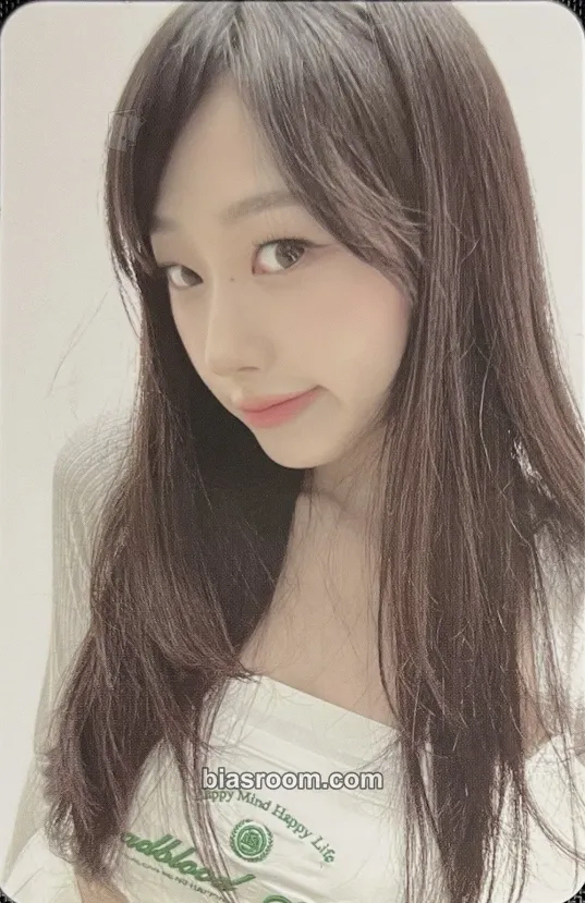 Giselle Season's Greetings (2024) Photocard - aespa - aespa K-pop photocard