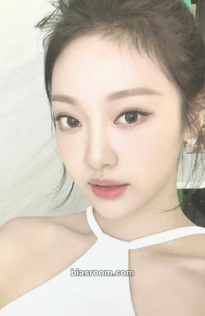Ningning Season's Greetings (2024) Photocard - aespa - aespa K-pop photocard