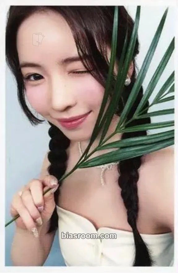 Maya COCONUT Photocard - NiziU - NiziU K-pop photocard