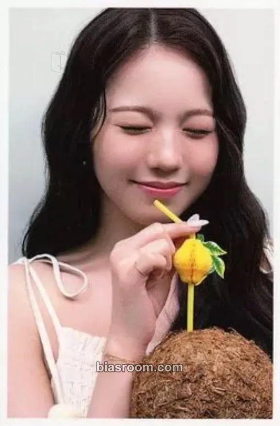 Ayaka COCONUT Photocard - NiziU - NiziU K-pop photocard