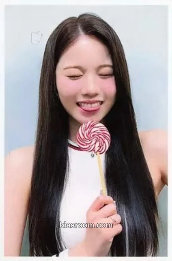 Ayaka COCONUT Photocard - NiziU - NiziU K-pop photocard