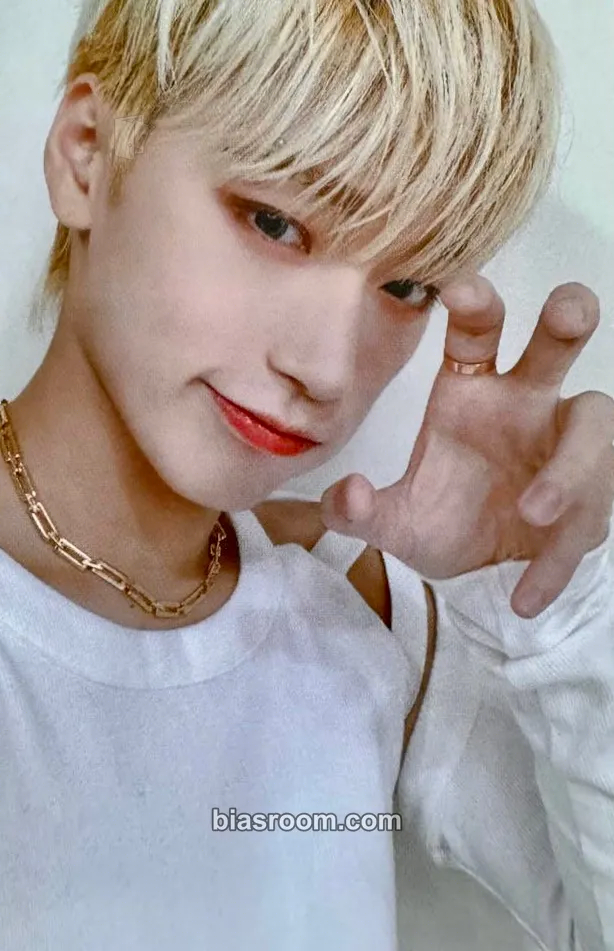 San THE WORLD EP.1 : MOVEMENT Photocard - ATEEZ - ATEEZ K-pop photocard