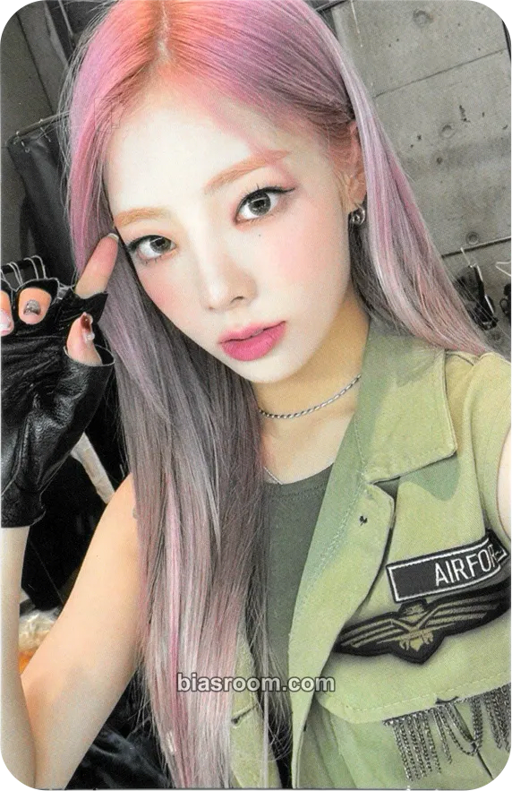 Na Goeun 2022 Season's Greetings: SKY CHEATKEY Photocard - PURPLE KISS - PURPLE KISS K-pop photocard