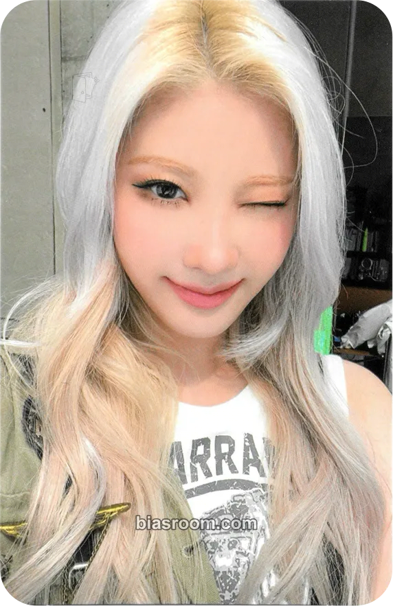 Chaein 2022 Season's Greetings: SKY CHEATKEY Photocard - PURPLE KISS - PURPLE KISS K-pop photocard