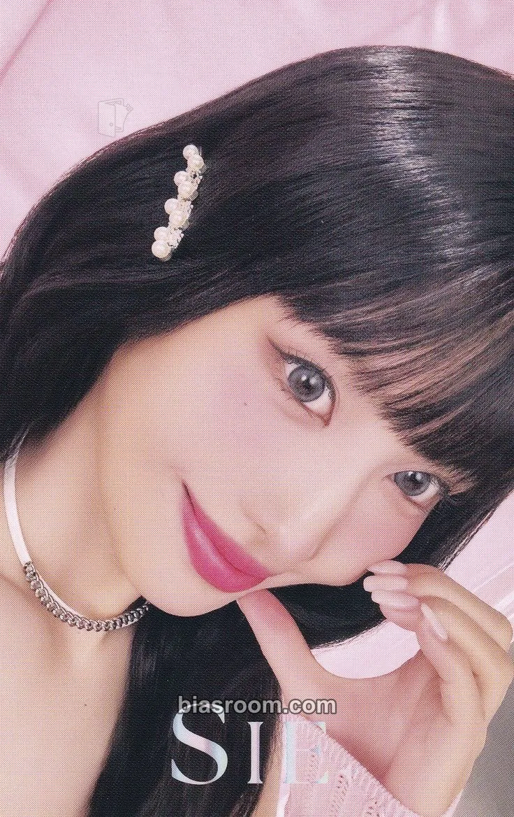 Momo MOMO x SIE Photocard - TWICE - TWICE K-pop photocard