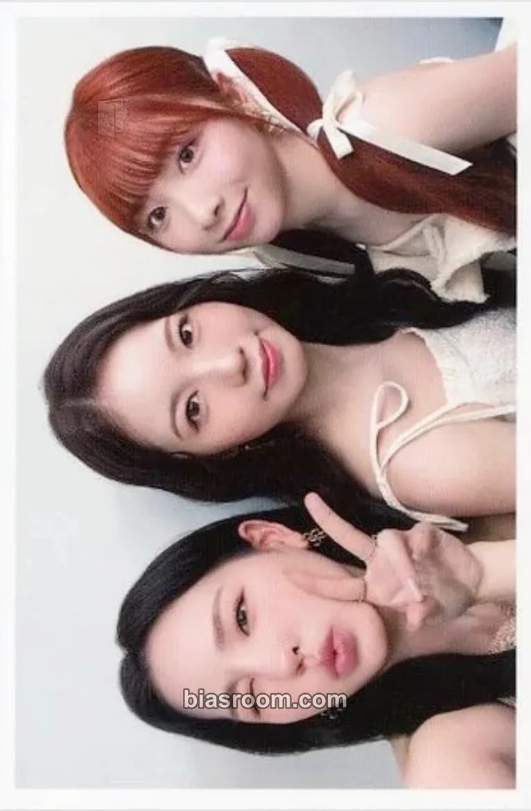 COCONUT Photocard - NiziU - NiziU K-pop photocard