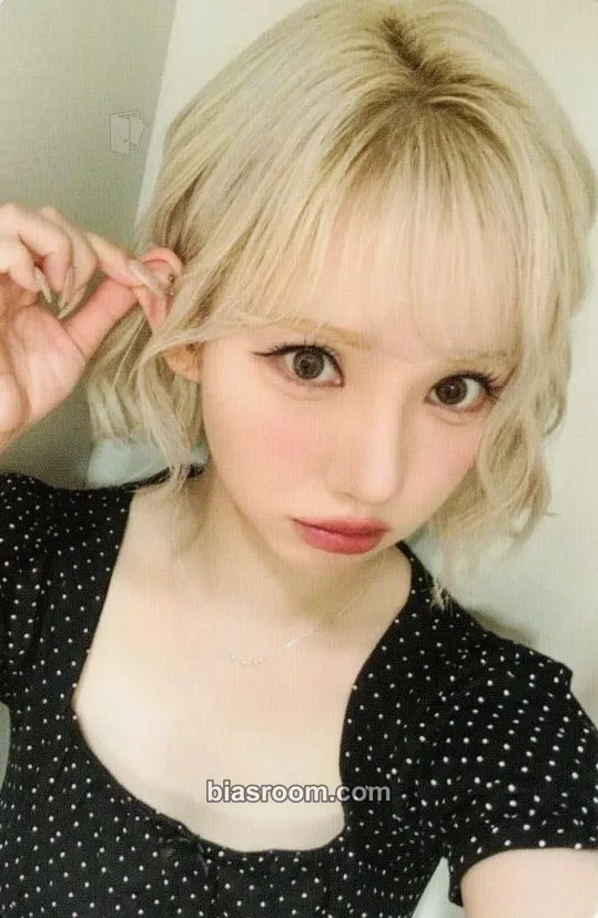 Eunha A Montage of ( ) Photocard - VIVIZ - VIVIZ K-pop photocard