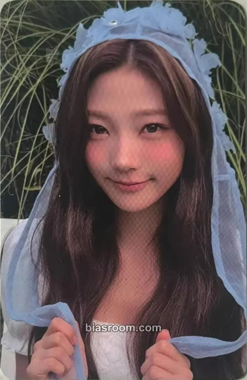Stella House of H : Hide And Seek Photocard - Hearts2Hearts - Hearts2Hearts K-pop photocard
