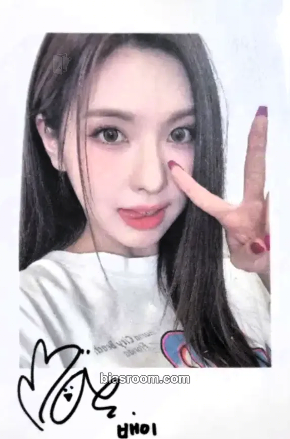 Bae ENTWURF Photocard - NMIXX - NMIXX K-pop photocard