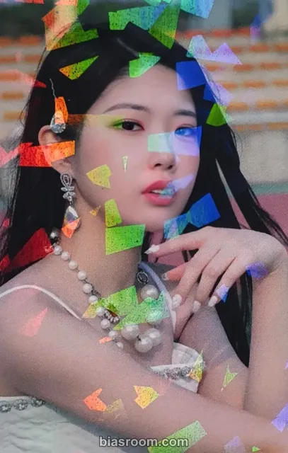 CLASS:y - Chaewon - LIVES ACROSS Album album photocard holographic (hologram)